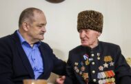 Сергей Меликов поздравил ветерана с годовщиной победы под Сталинградом