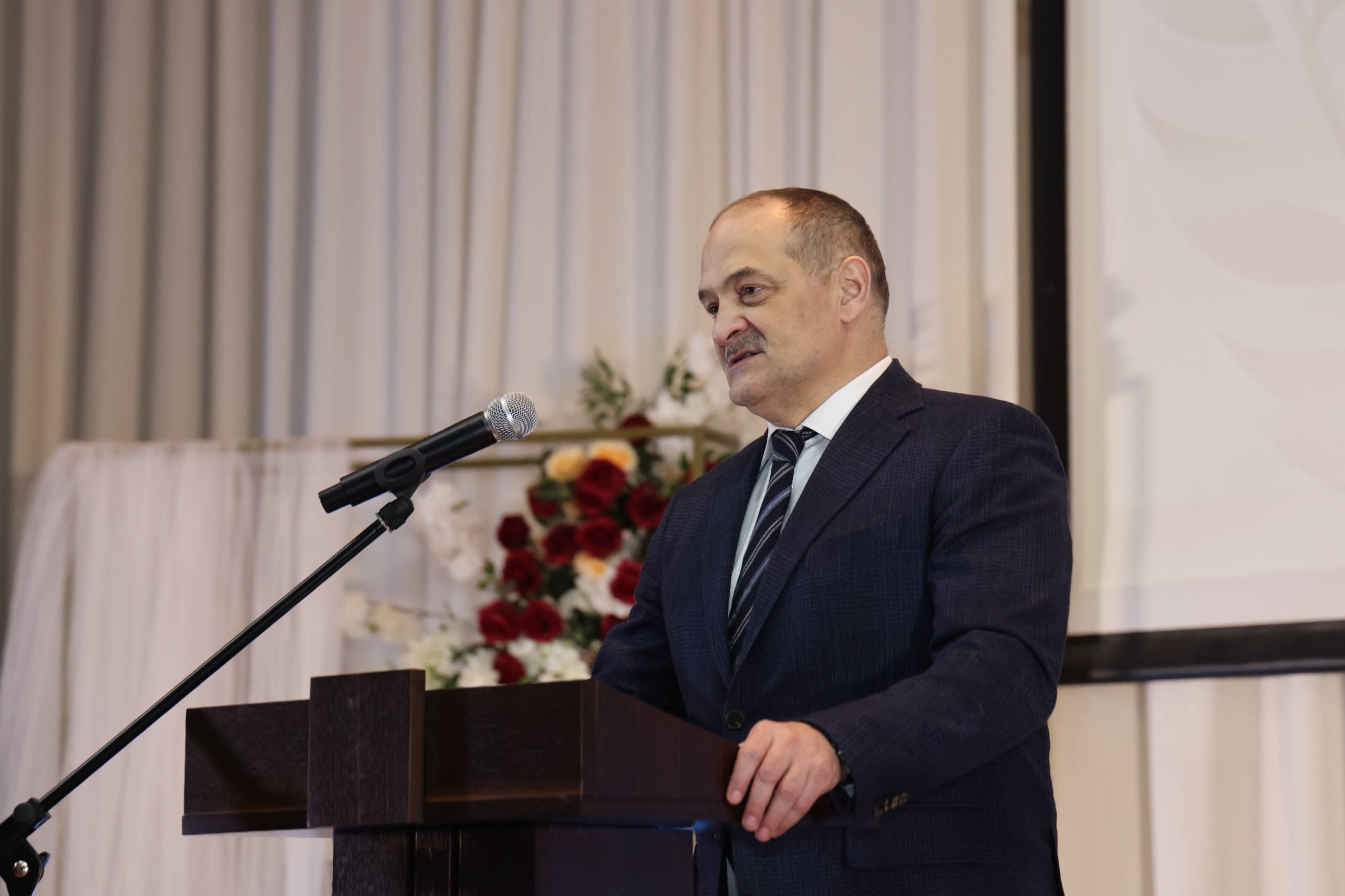 Глава Дагестана Сергей Меликов принял участие в присвоении Республиканскому центру образования имени заслуженного учителя Исамудина Ханбалаева