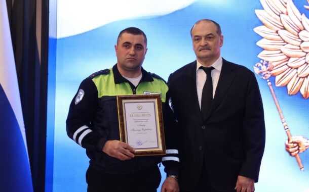 Четверо дагестанских полицейских награждены за спасение детей