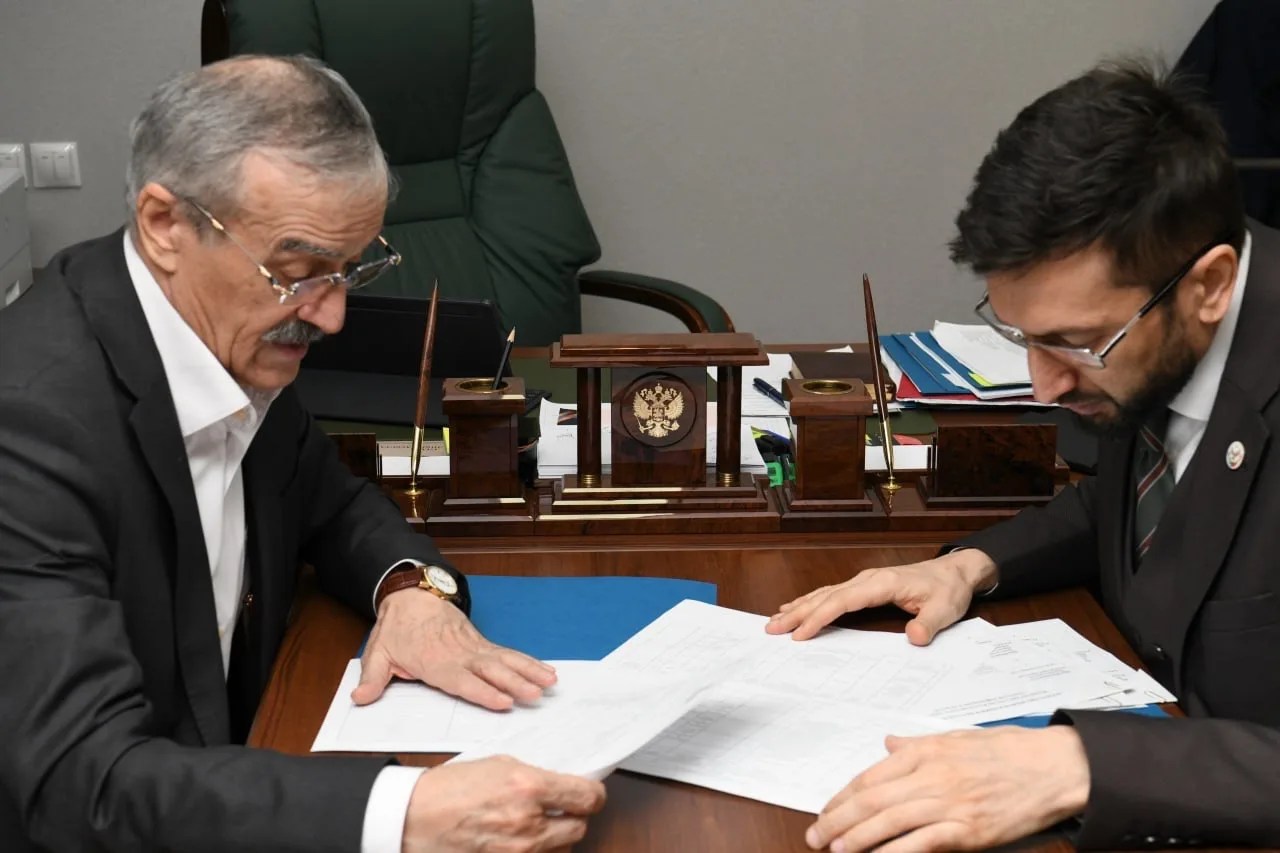 Глава Дагинформа Арсен Юсупов встретился с депутатом Госдумы Нурбагандом Нурбагандовым