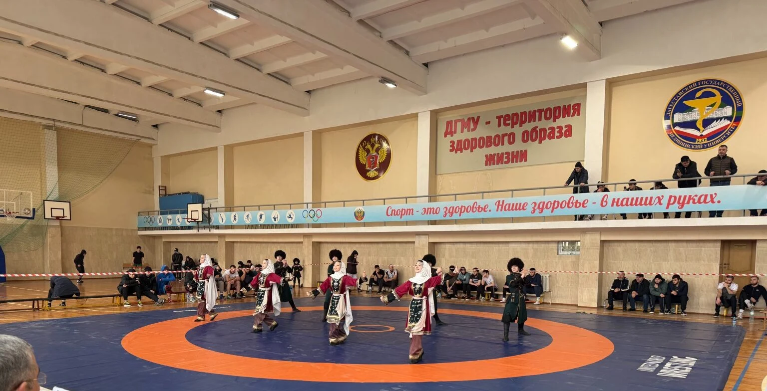В ДГМУ прошел турнир по вольной борьбе в память об участниках СВО