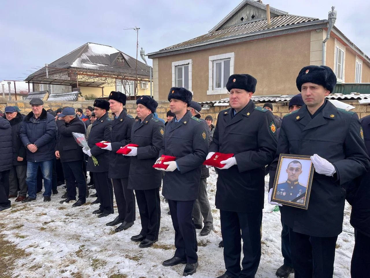 Погибшего в зоне СВО Героя России Муслима Муслимова похоронили на родине - в Дагестане