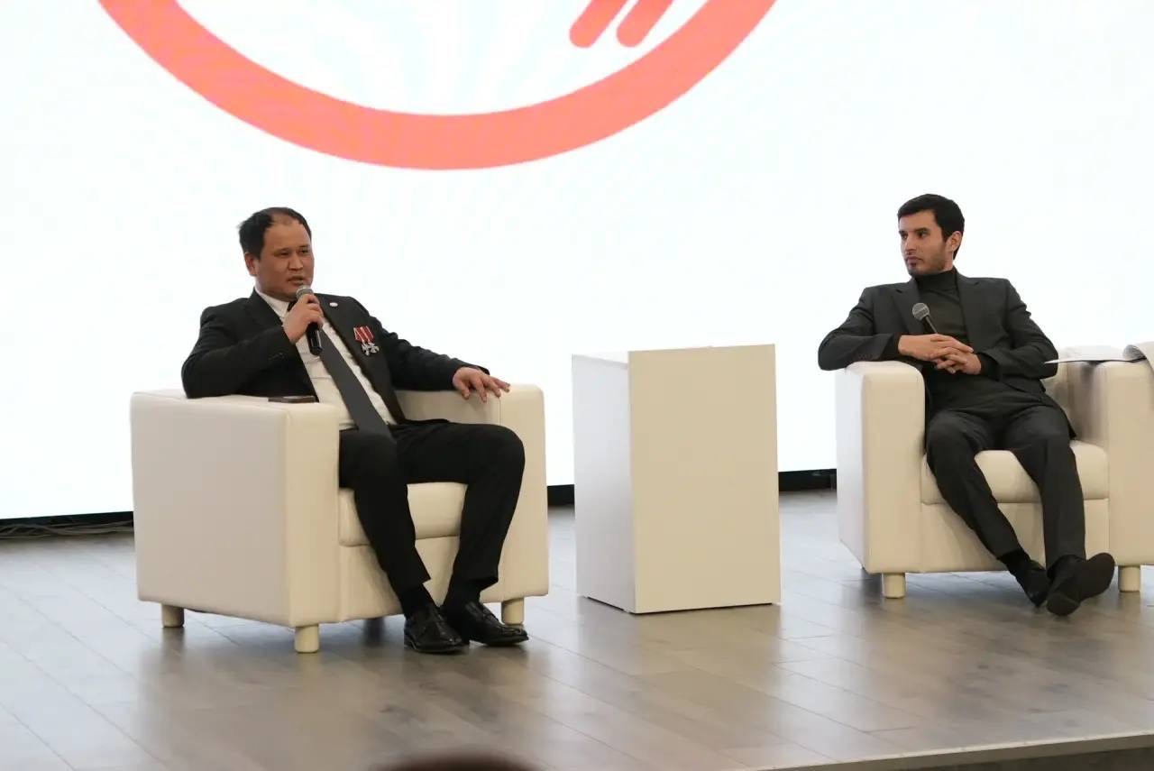 «Диалоги с героями» в Махачкале: участник СВО Рахим Нурмуханов встретился с молодёжью в преддверии Крымской весны