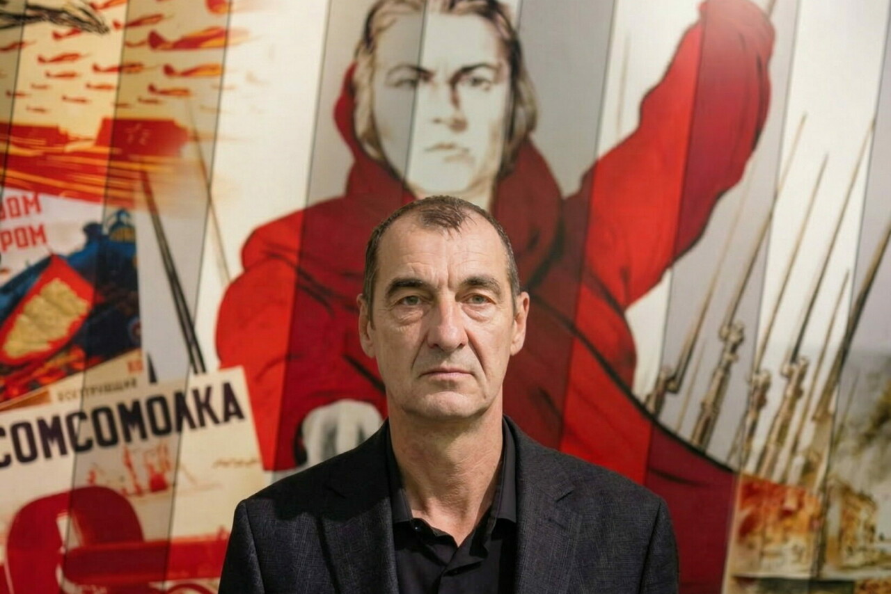 Сменил указку на пулемет