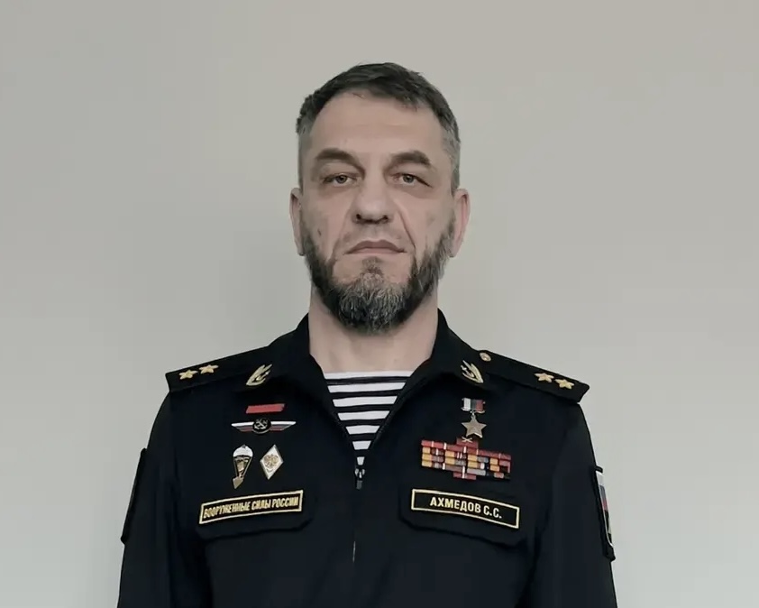 В редакции газеты «Илчи» состоялась встреча с Героем России, генерал-майором Сухрабом Ахмедовым