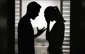 «Возвращается как-то  муж из командировки…»