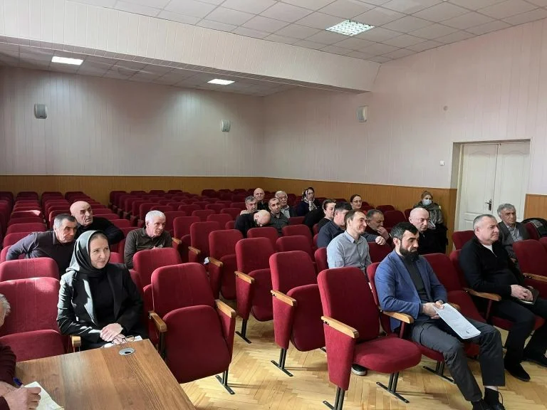 В Дахадаевском районе на совещании обсудили сбор налогов, контрактную службу и кадровые изменения