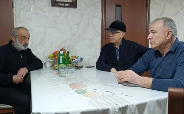 Имам Яралиев навестил родителей Героя России Муслима Муслимова в Белиджи