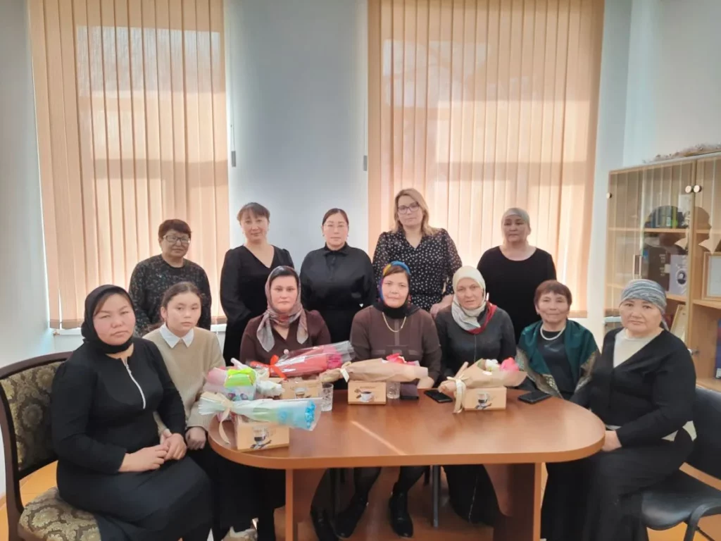 «Время выбрало их»: в редакции газеты «Голос степи» встретились с матерями и женами погибших участников СВО