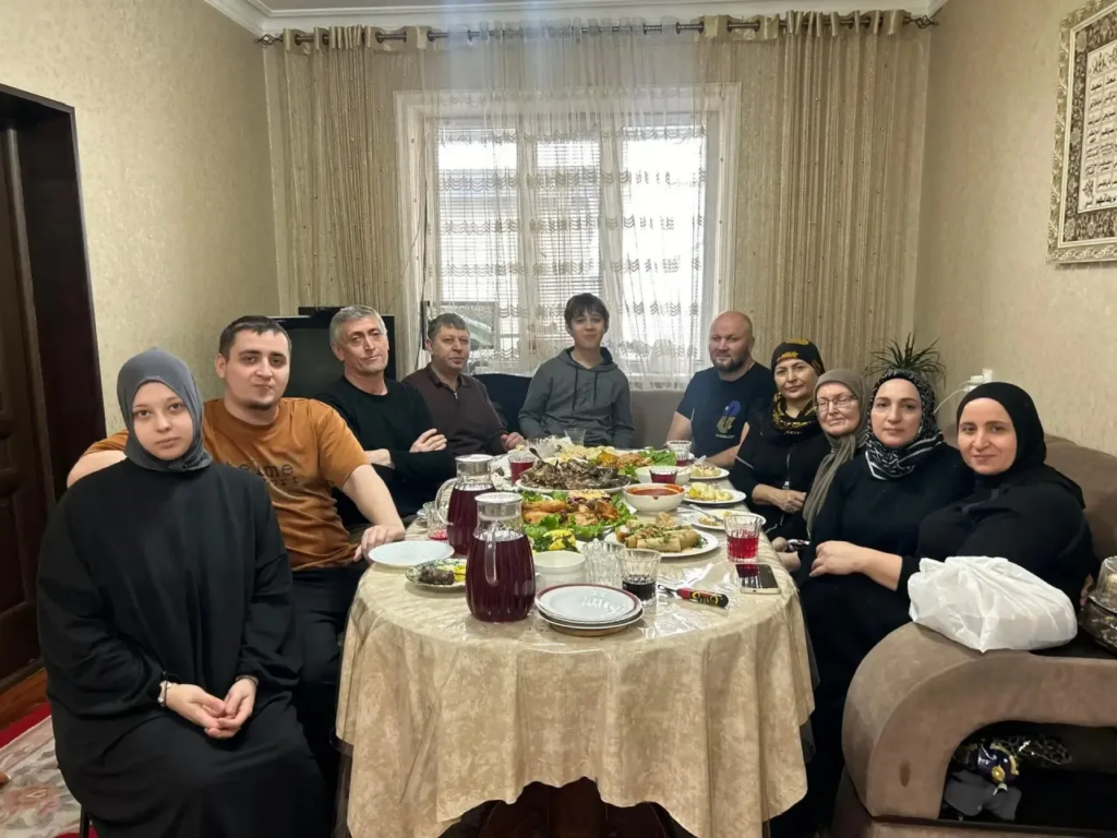 Разные нации – одна семья: история любви из Новолакского района, объединившая людей нескольких национальностей