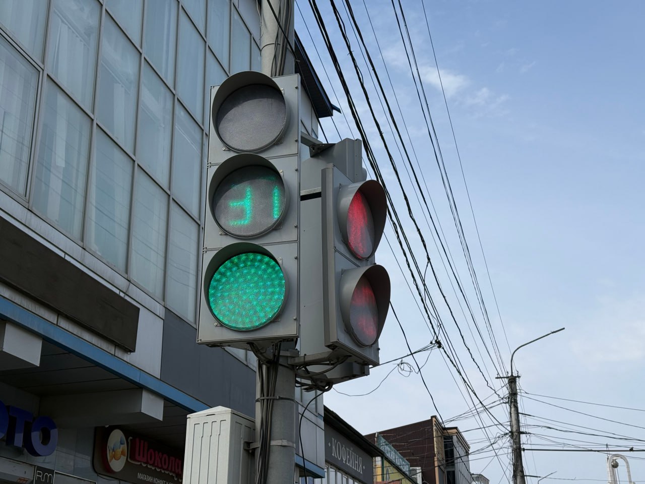 В Махачкале 39 светофоров оборудуют датчиками трафика: город продолжает внедрять интеллектуальную транспортную систему