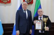 Абдулмуслимов наградил глав Хасавюрта и Казбековского района за лучшую работу по защите от ЧС