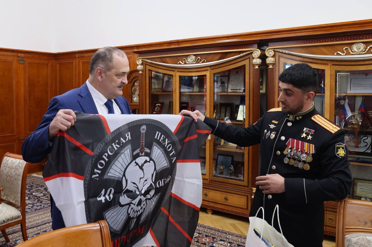 Сергей Меликов встретился с командиром штурмового отряда, Героем России Хантемиром Султановым