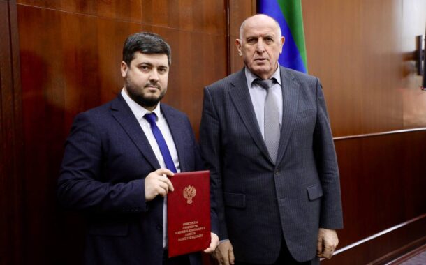 Абдулмуслимов наградил строителей за вклад в развитие отрасли и помощь в восстановлении Запорожья