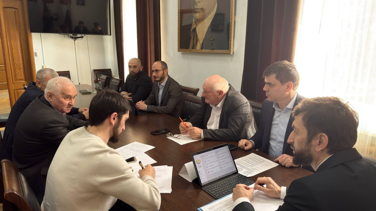 Арсен Юсупов провёл выездной приём граждан в Карабудахкентском районе