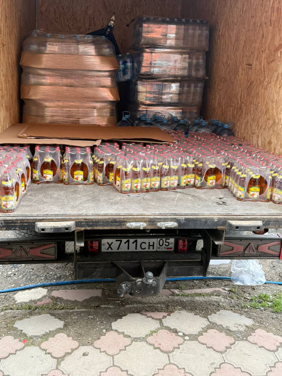 Депутаты парламента Дагестана доставили 6 тонн питьевой воды в подтопленные сёла Хасавюртовского района