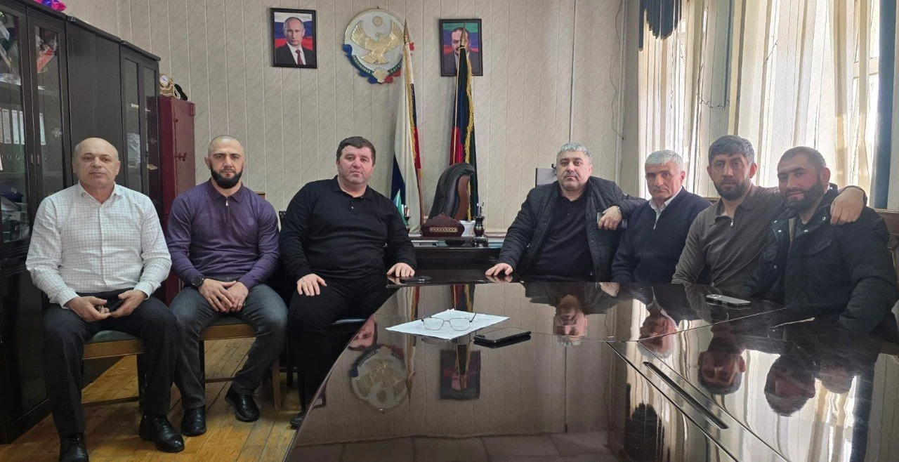 Глава Бежтинского участка встретился с участником СВО Эльдаром Мусаевым, прибывшим в краткосрочный отпуск