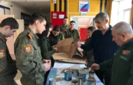 Кадеты в Махачкале научились делать окопные свечи для бойцов СВО под руководством известного волонтёра
