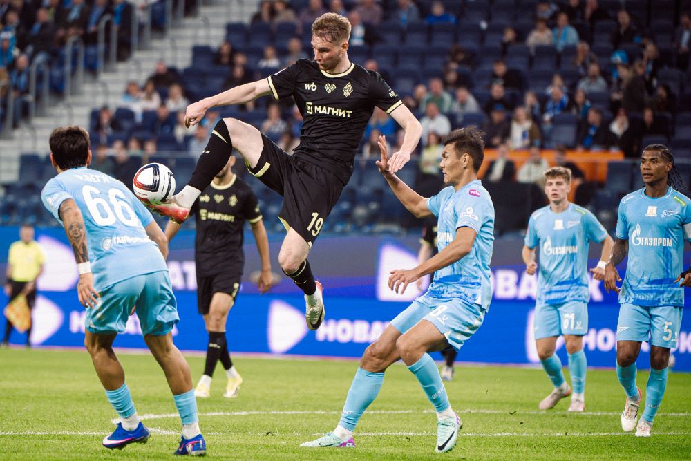 Пенальти имени Кукуяна помогло «Зениту» выбить Махачкалу из Кубка