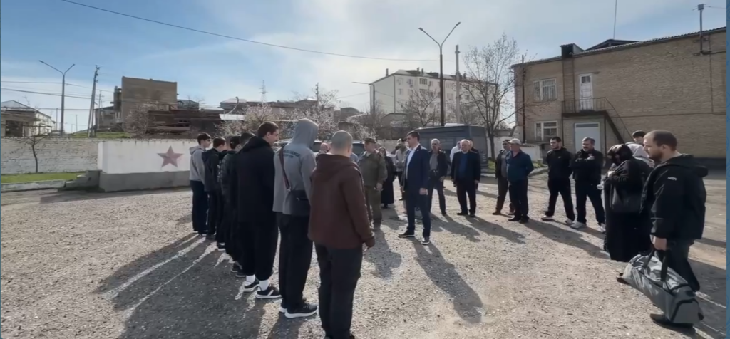 В Буйнакском районе проводили призывников в рамках весенней кампании