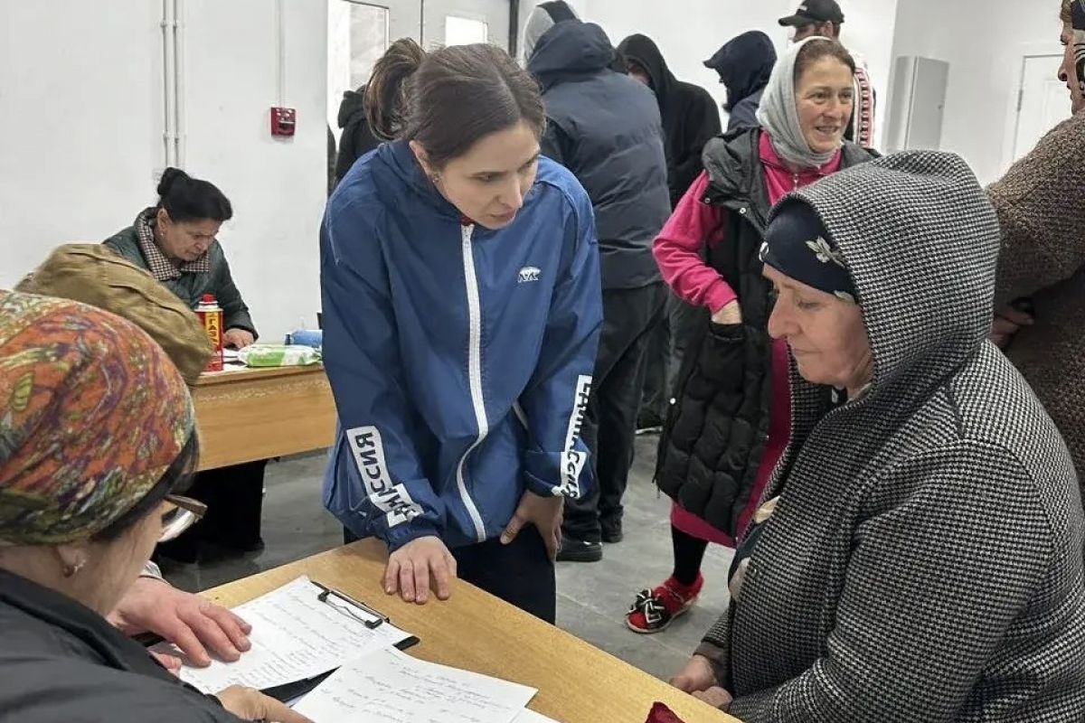 В Мамедкале продолжает работу волонтёрский центр «Единой России»: помощь в оформлении документов и распределение гуманитарных грузов