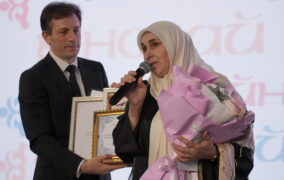 Лучший учитель родного языка и литературы живет в Халимбекауле.