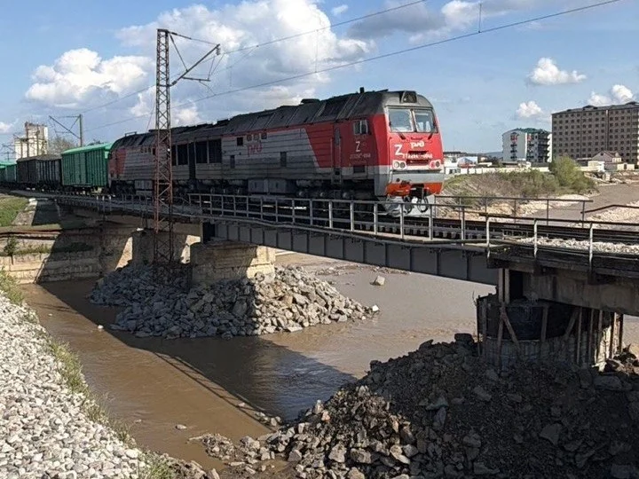 На перегоне «Хасавюрт – Кадиюрт» открыто движение по восстановленному мосту для всех видов поездов
