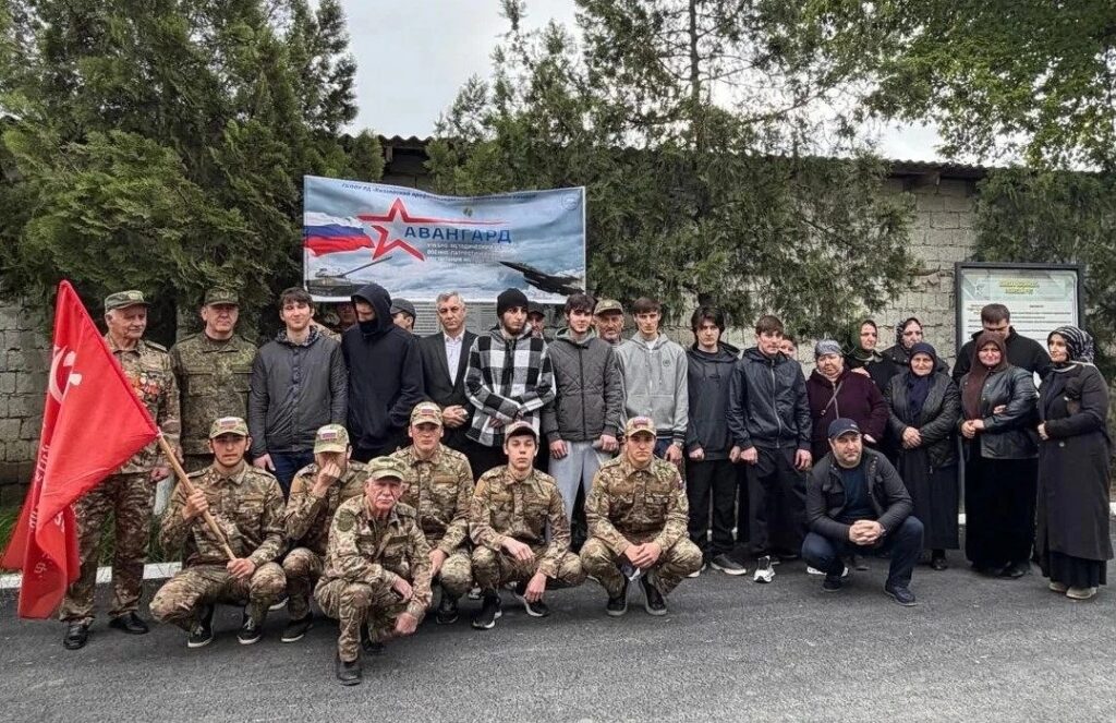В Кизляре и Кизлярском районе прошла торжественная отправка призывников на срочную службу