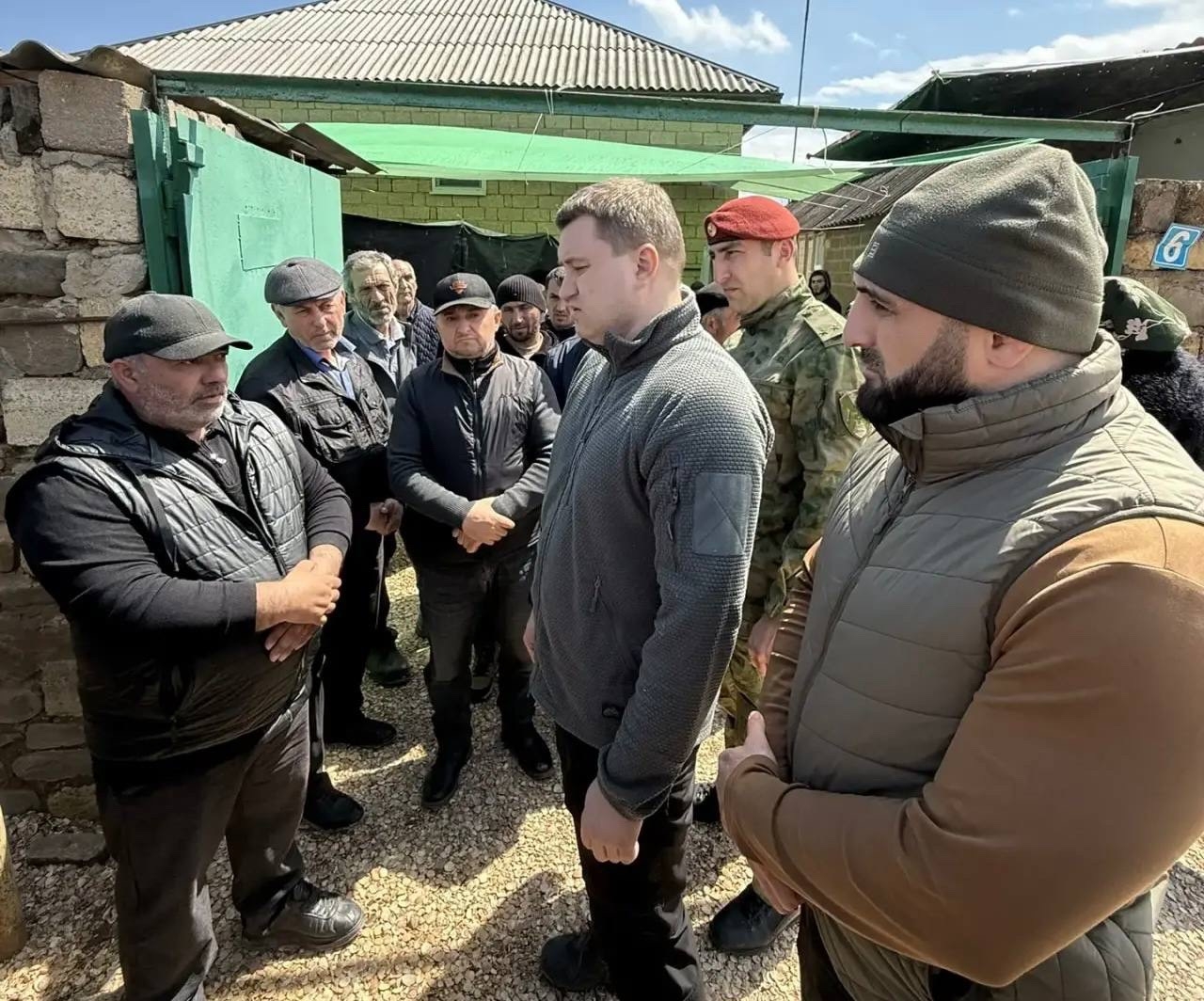 Участник «Доблести гор» и депутат Госдумы посетили пострадавший посёлок Мамедкала