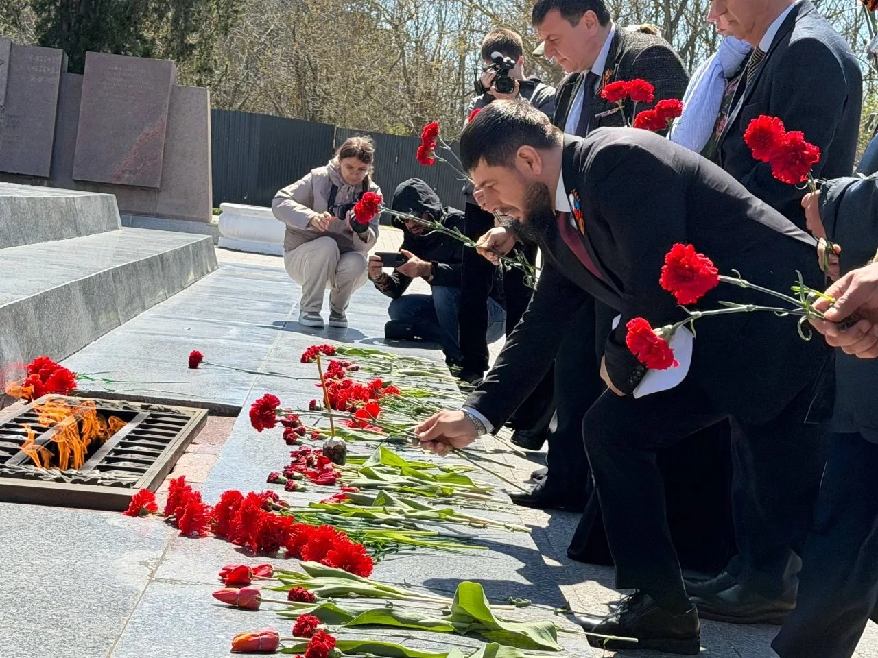 Автопробег «Знамя Победы» завершился на Сапун-горе в Севастополе