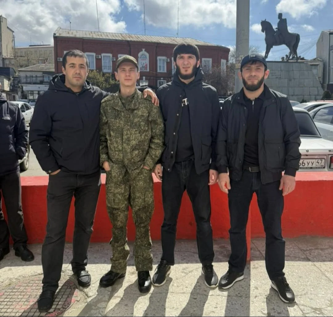 Семеро жителей Новолакского района отправились в армию в рамках весеннего призыва