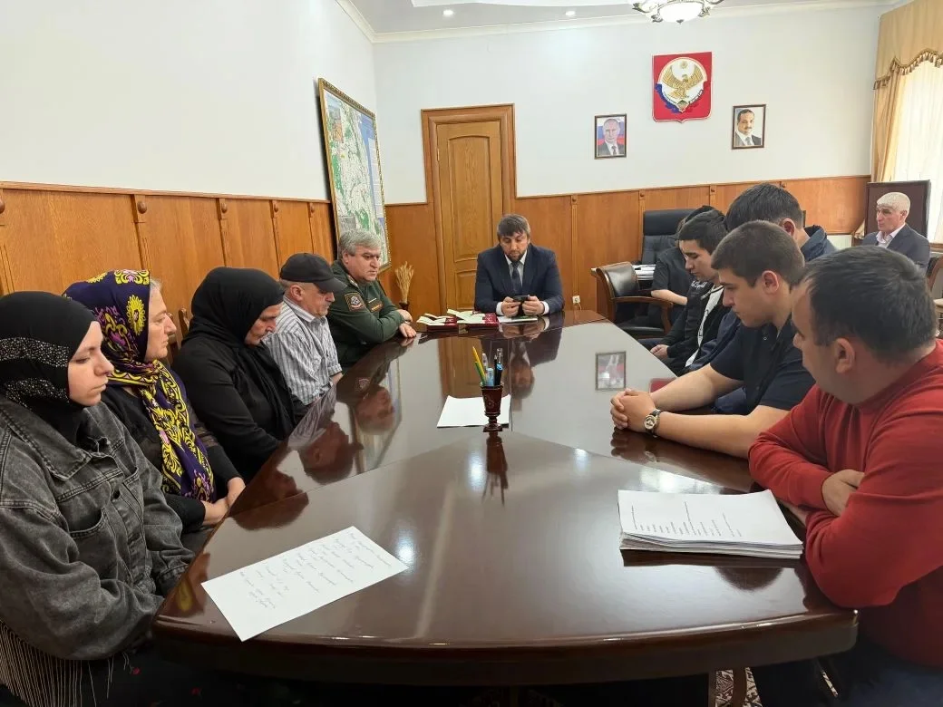 В Карабудахкентском районе вручили государственные награды семьям погибших участников СВО