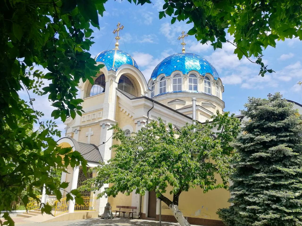 Абдулмуслим Абдулмуслимов поздравил православных христиан с Пасхой