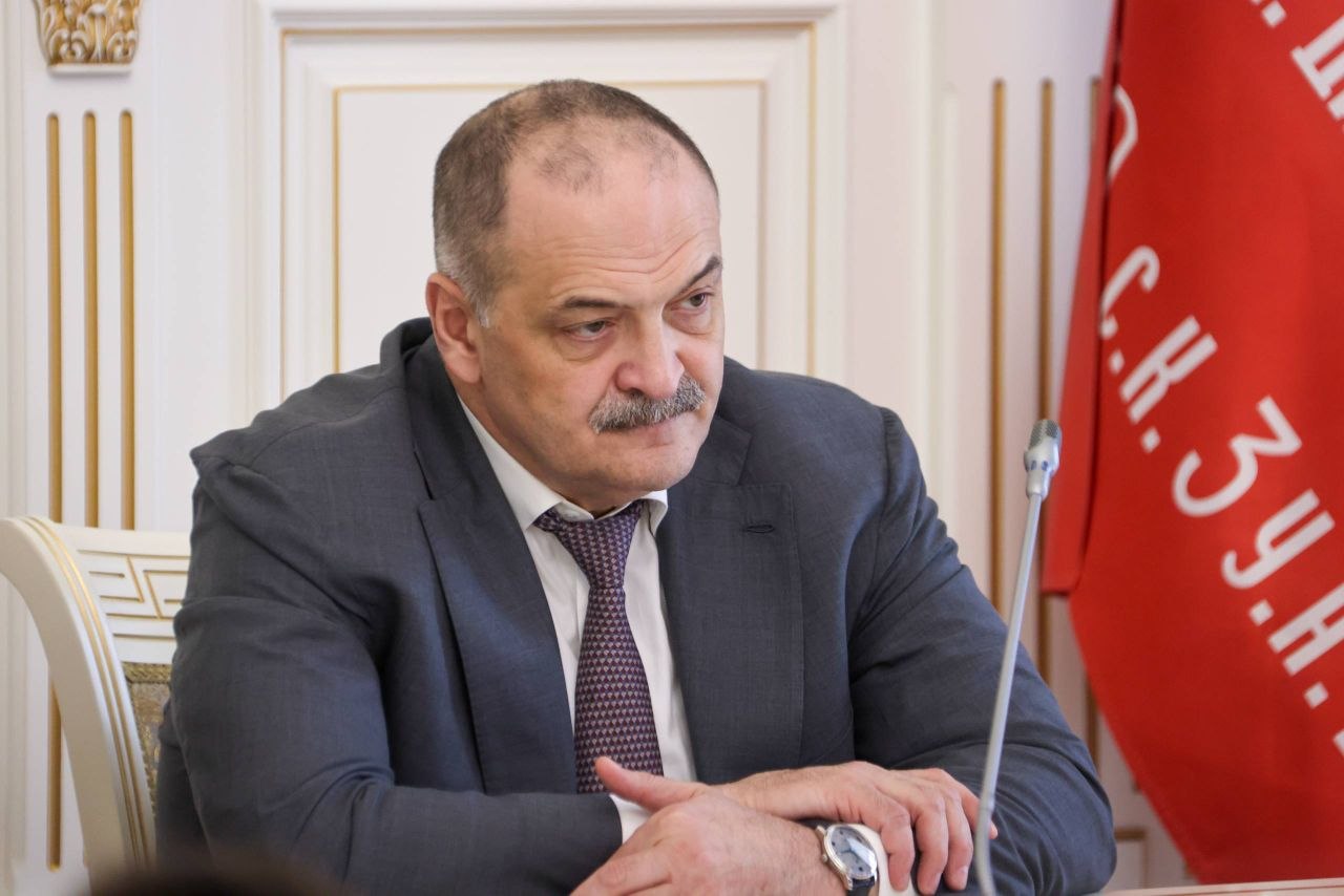 Сергей Меликов поручил усилить меры безопасности в Дагестане в дни майских праздников