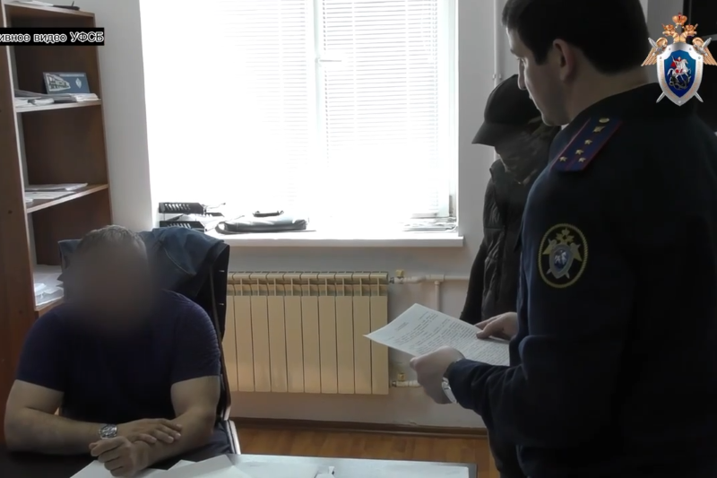 Судебный пристав в Каспийске попался на взятке