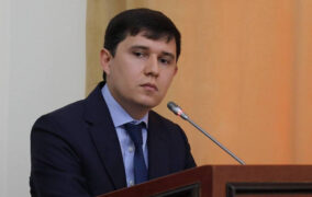 Экс-главу комитета по госзакупкам уличили во взятках