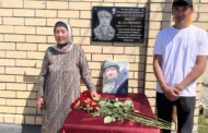 В Ногайском районе открыли мемориальную доску погибшему герою СВО Зинуру Джумандыкову