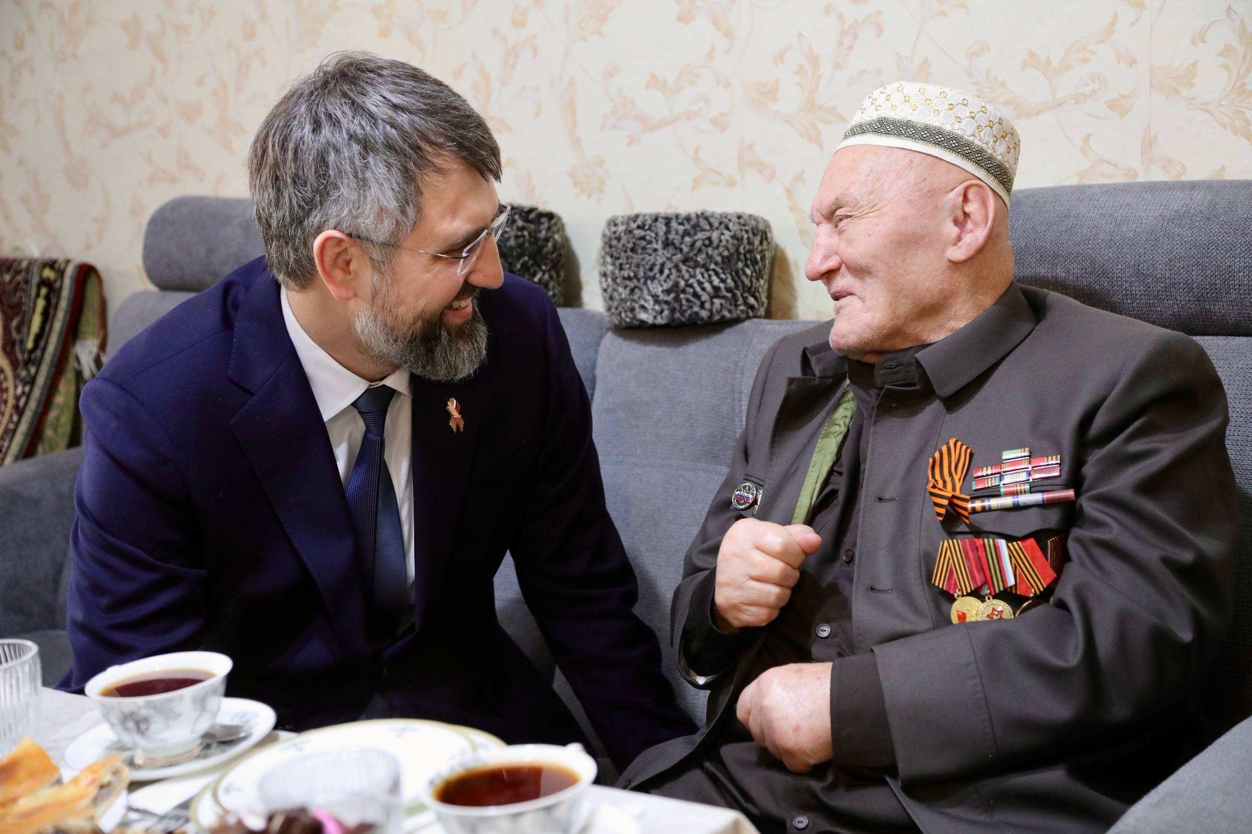 Магомед Рамазанов навестил 101-летнего ветерана Мусу Багаудинова в канун Дня Победы