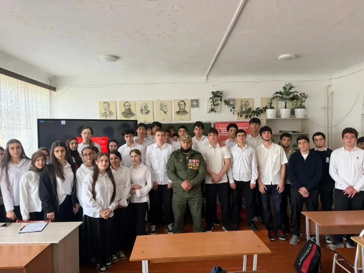 Участник СВО Раидин Гасанов провел встречи со школьниками Каспийска