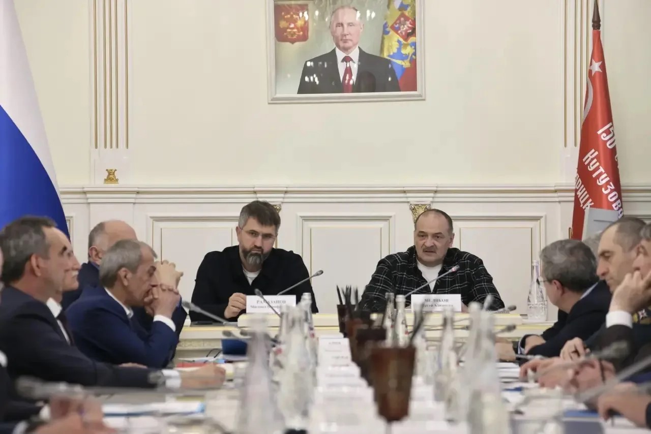 Чиновникам Дагестана поручено определить форму компенсации за поврежденные дома
