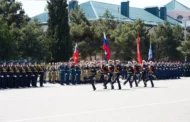 В Каспийске прошла масштабная акция «Знамя Победы» — с развёртыванием полотнища и военным оркестром