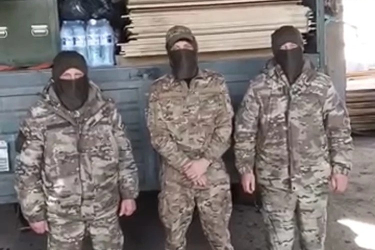 «Голос степи»: участник СВО Эсманбет Уразаев в дни отпуска организовал сбор стройматериалов для передовой
