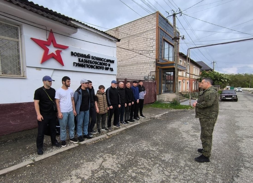 Из Казбековского района отправилась седьмая команда призывников на срочную службу