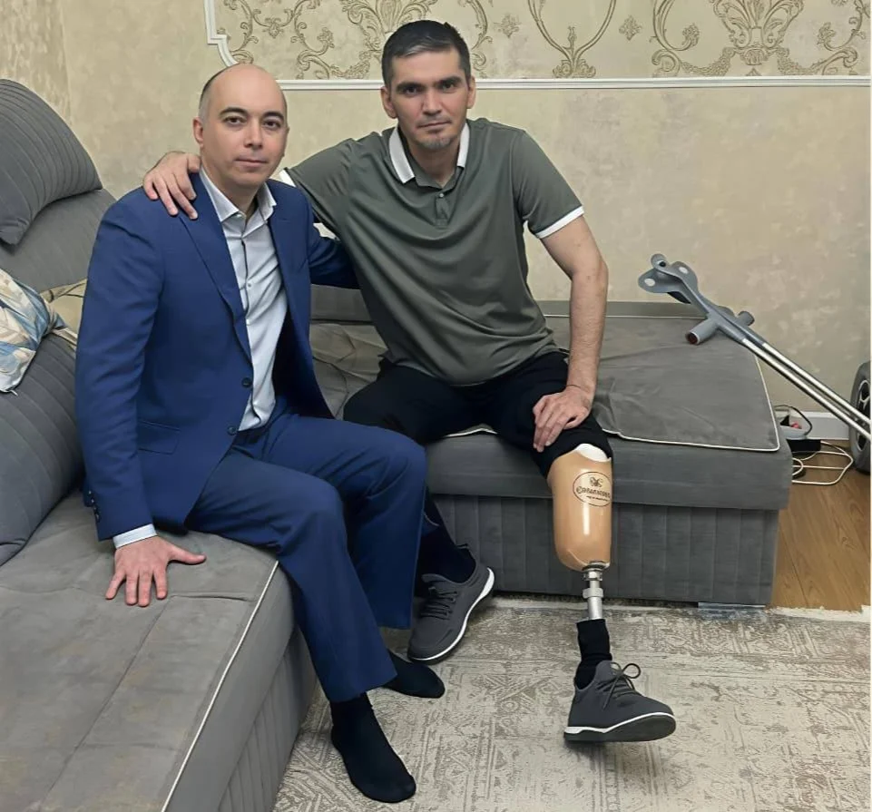 «Страна гордится вами»: помощник вице-спикера Госдумы навестил героя СВО из Дагестана