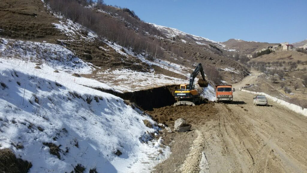 В Дагестане ремонтируют трассу к селу Балхар