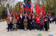 Дагестанское регсообщество клуба «Эльбрус» провело автопробег и возложило цветы к мемориалам в преддверии Дня Победы