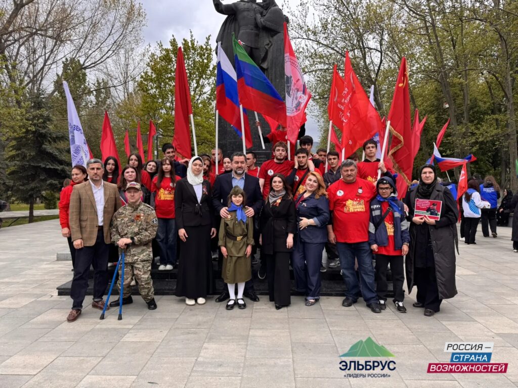 Дагестанское регсообщество клуба «Эльбрус» провело автопробег и возложило цветы к мемориалам в преддверии Дня Победы