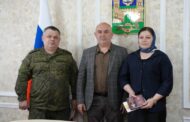 «Остались верны присяге»: семьям погибших участников СВО из Хасавюрта вручили ордена Мужества