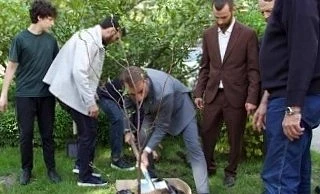 В Ставрополе в рамках акции «Сад памяти» посадили дерево в честь Героя России Нурмагомеда Гаджимагомедова