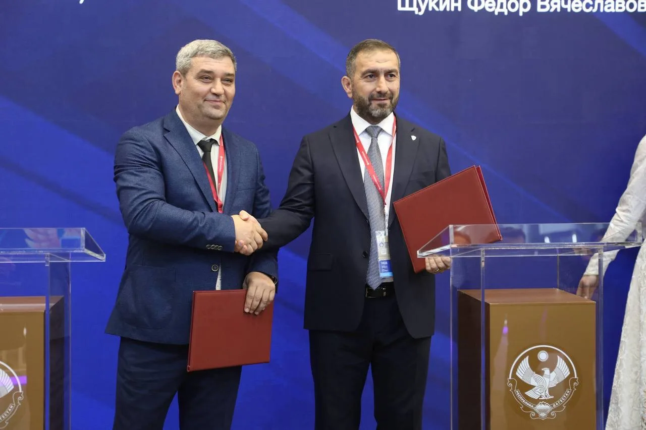 На ПМЭФ Дагестан и Азербайджан подписали два соглашения о сотрудничестве в строительстве и сельском хозяйстве